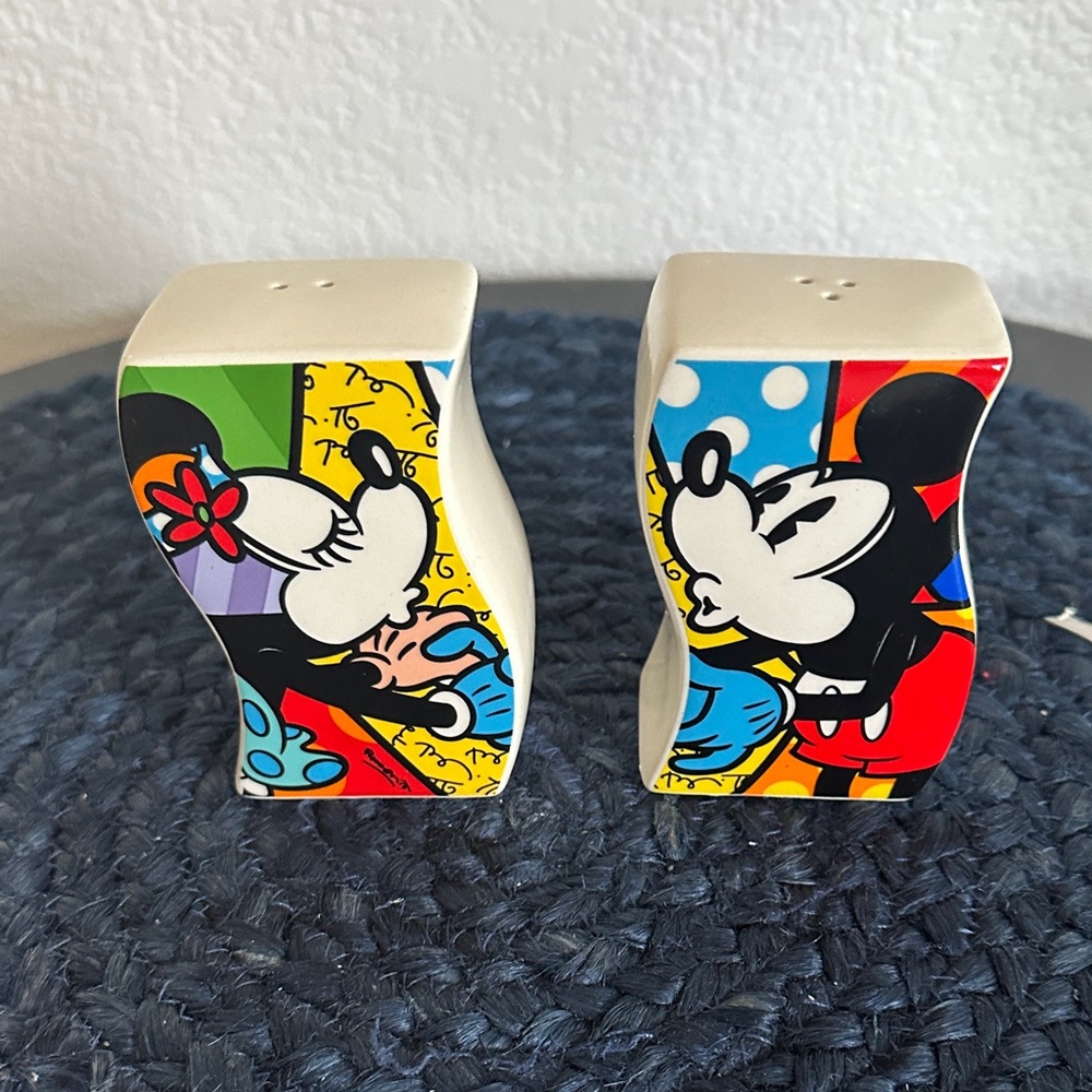 NEW BRITTO -  Mickey and Minnie Mouse Salt and Pepper Shakers
